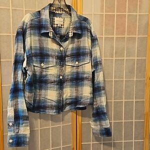 American Eagle cropped plaid button-down shirt